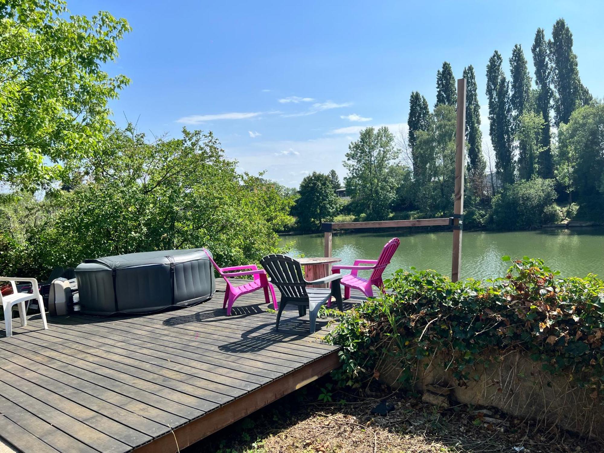 Loveroom En Bords De Meuse Floing 外观 照片