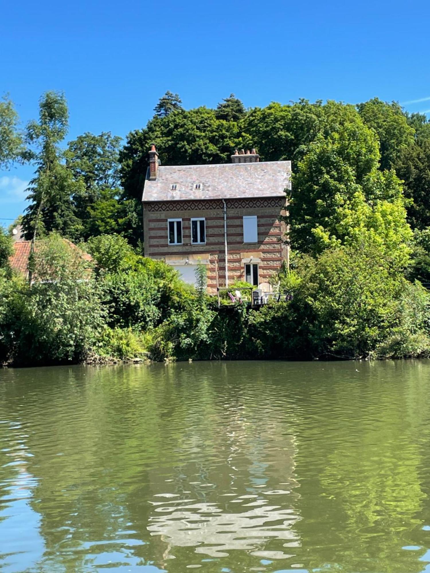 Loveroom En Bords De Meuse Floing 外观 照片